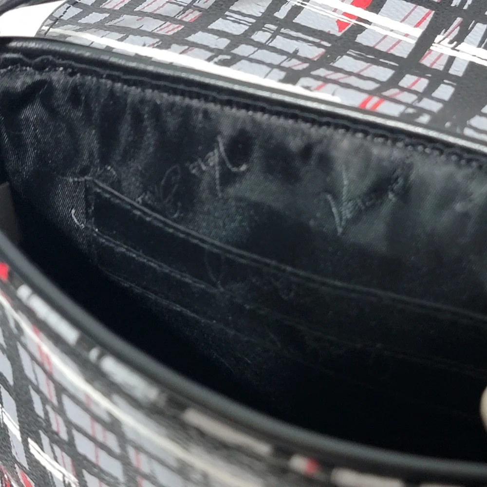 Vera‎ Bradley Stylish Black and Red Crossbody Bag P195